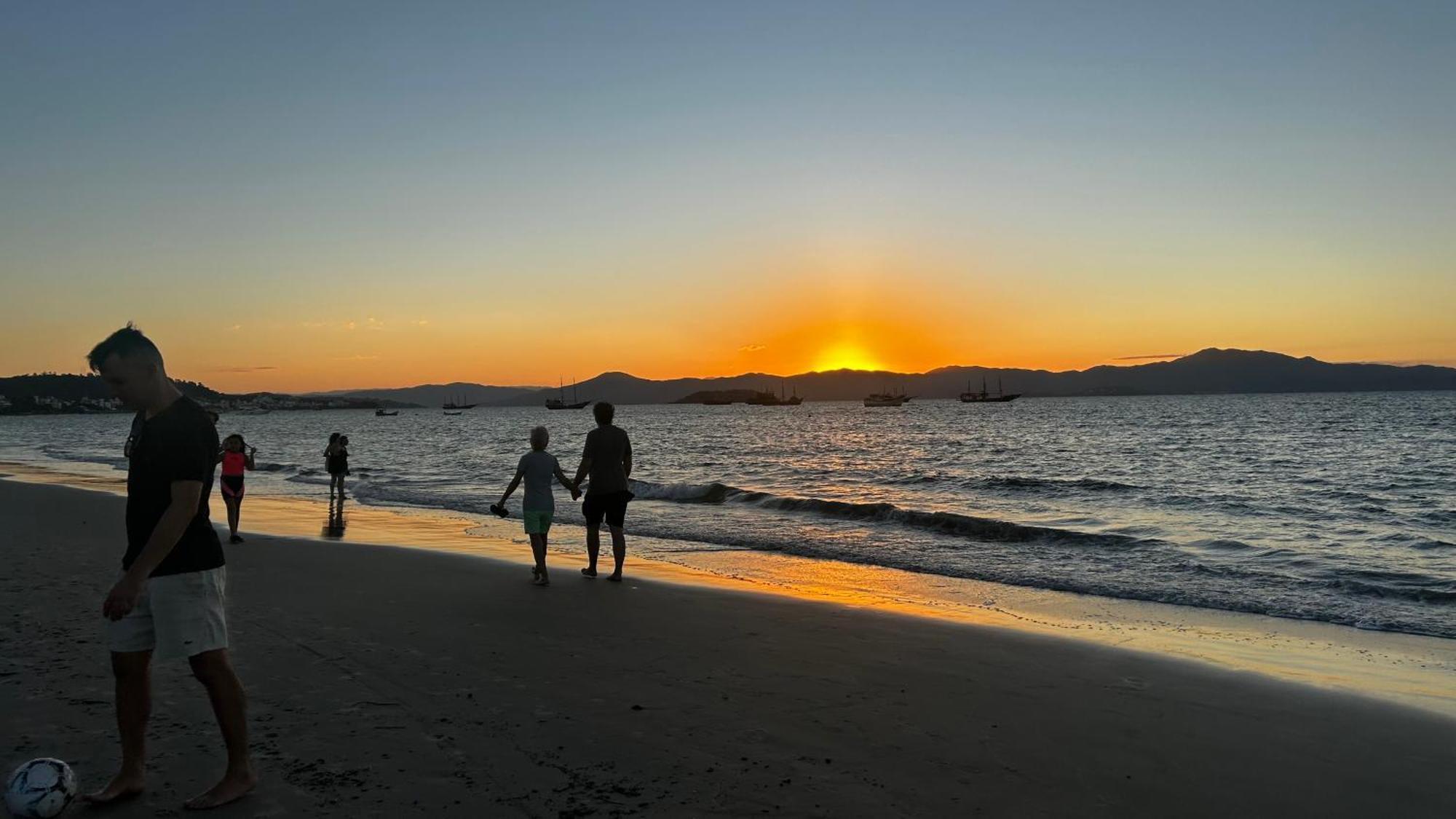 Apartamento 200m Da Praia Em *